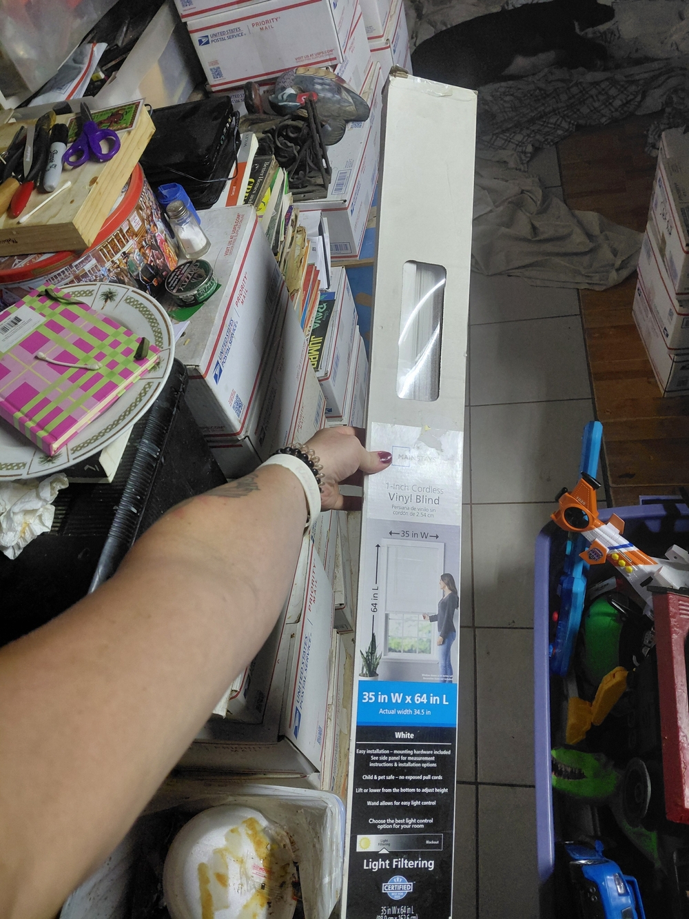 Mainstays 1-Inch Cordless Vinyl Blind in white.